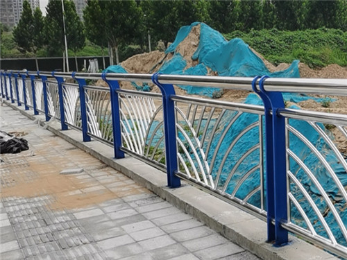 不銹鋼復(fù)合管護(hù)欄