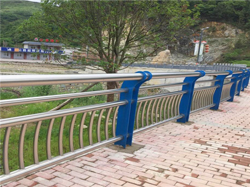 不銹鋼復(fù)合管護(hù)欄
