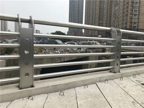 不銹鋼橋梁護(hù)欄